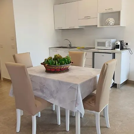 Ele & Ca Apartment *